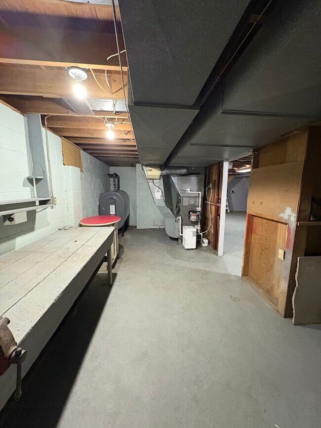 Building Photo - Two bedroom home for rent - Country living...