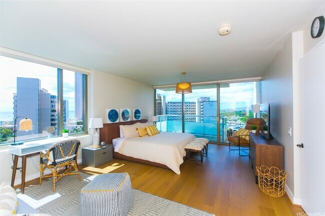 Building Photo - 1551 Ala Wai Blvd