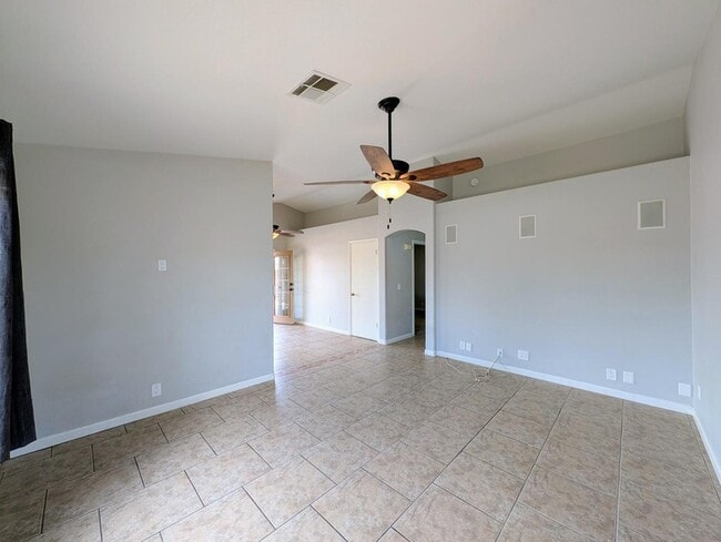 Building Photo - 15746 W Elm St