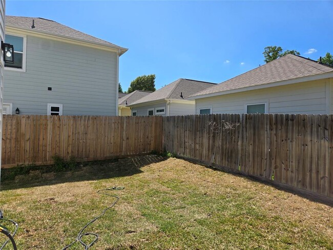 Building Photo - 16710 Timberglen St