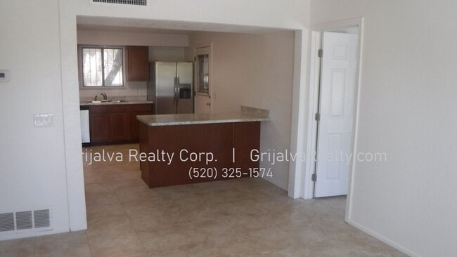 Building Photo - 1550 N 4th Ave