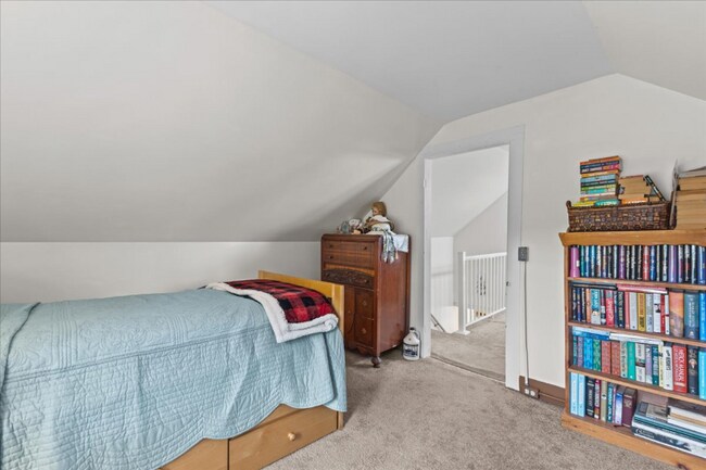 Building Photo - 423 E Alburgh Rd