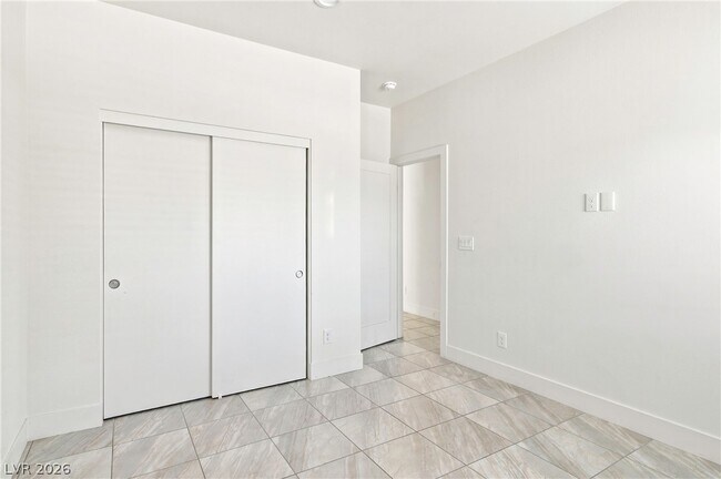 Building Photo - 4060 E Welter Ave