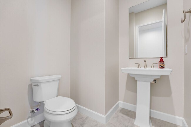 Building Photo - Stunning New Build Home with Breathtaking ...