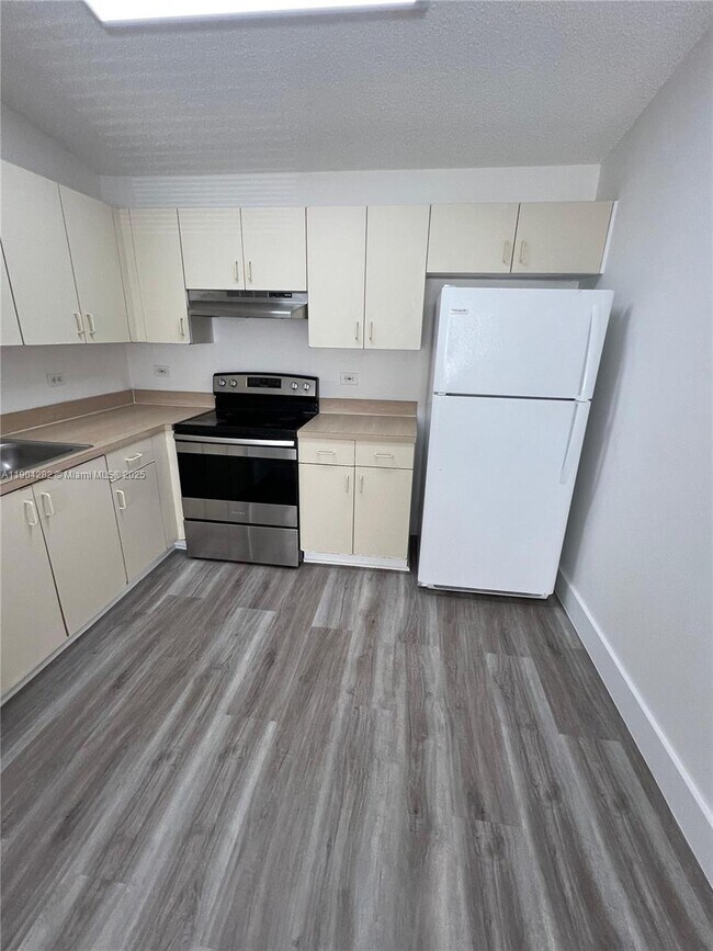 Building Photo - 3650 N 56th Ave