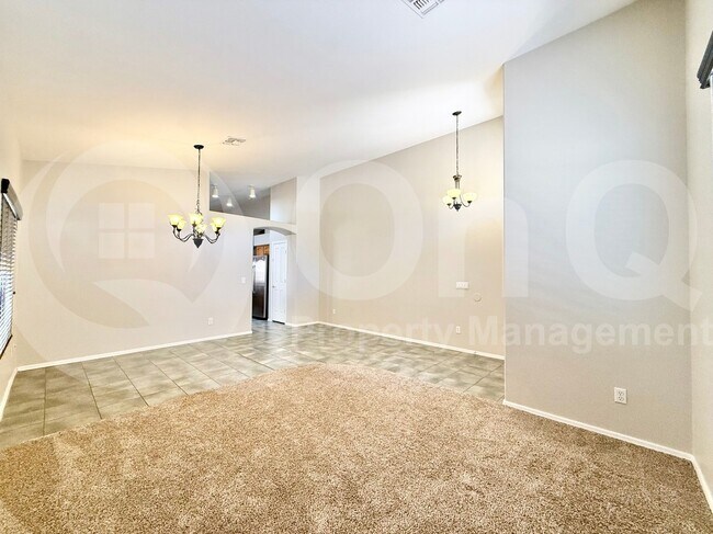 Building Photo - 1523 E Black Diamond Dr