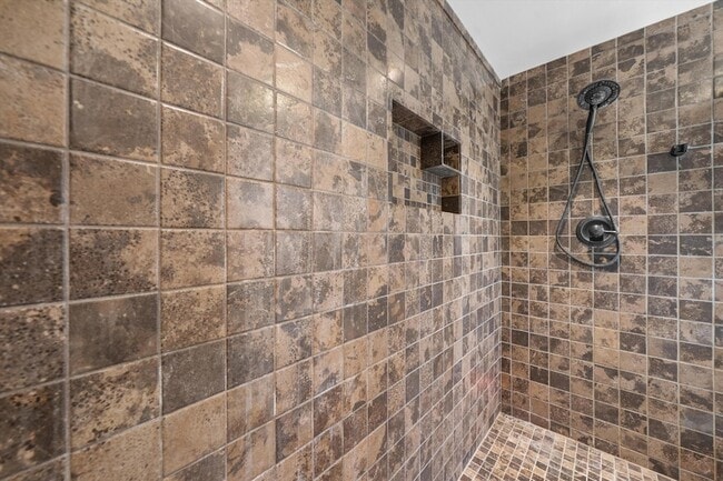 Building Photo - 2854 Parkridge Dr