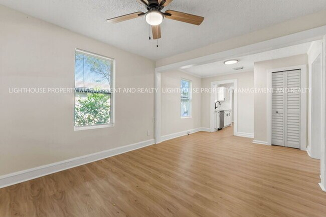 Building Photo - Newly Renovated 3 Bedroom Home With Modern Kitchen