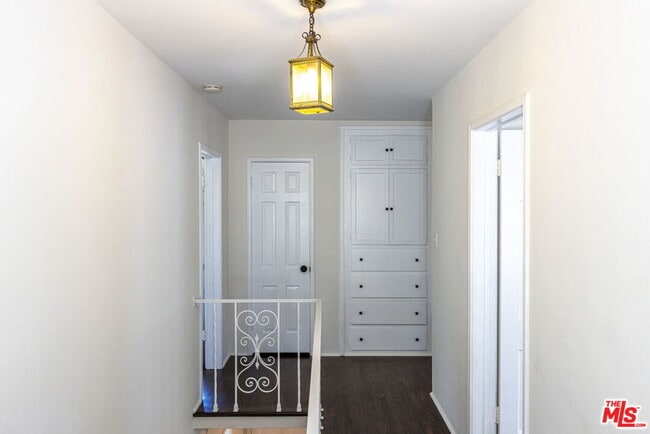 Building Photo - 2547 Canyon Dr
