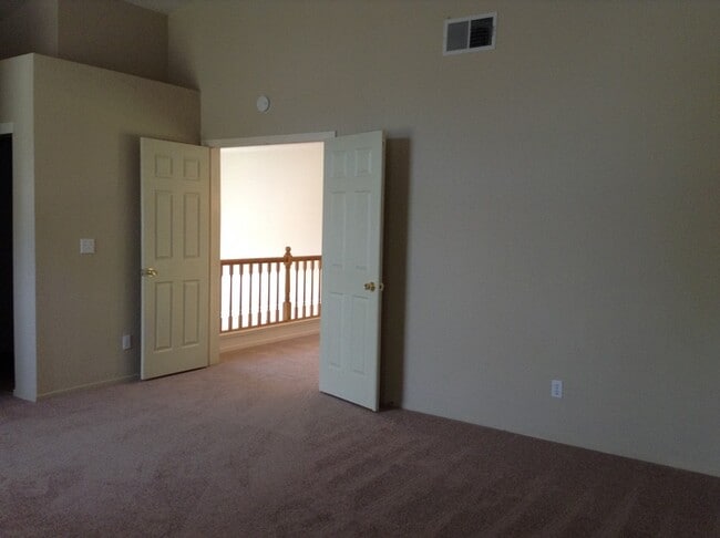 Building Photo - Beautiful 5 bedroom 3 bath home located in Antelope!