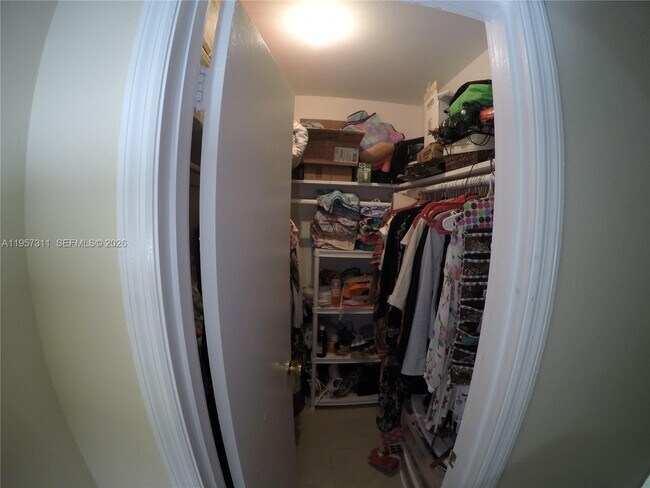 Building Photo - 2424 SE 17th St