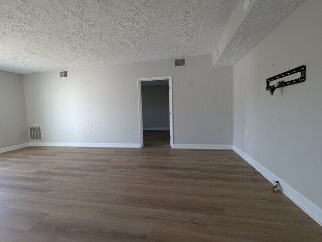 Building Photo - 3738 Riverbed Ln SE
