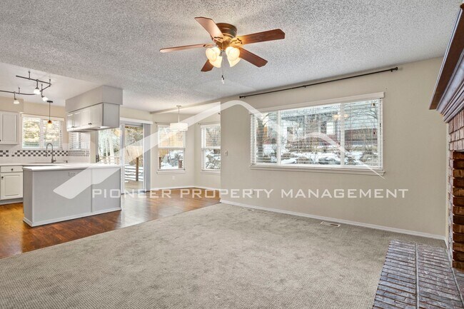 Building Photo - Beautiful 3bd/2.5 bath home with a peaceful backyard, AC, and 2.5 car garage near Ute Valley Park