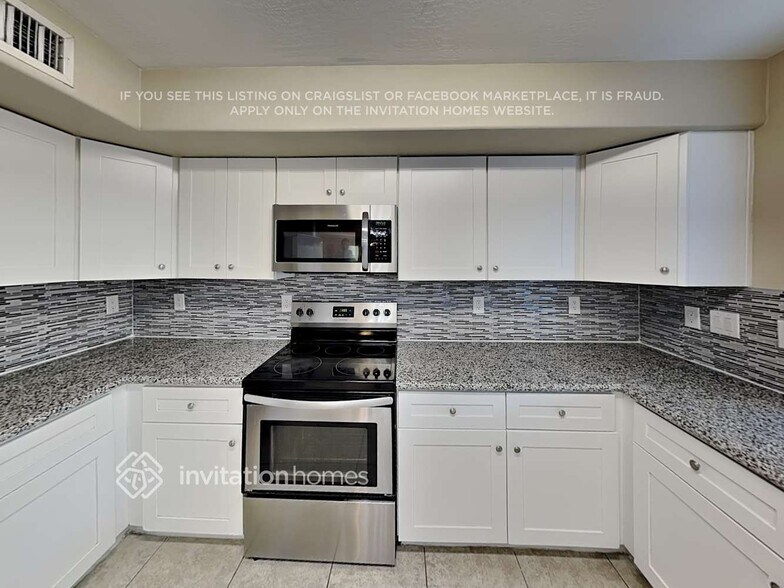 Building Photo - 28405 N Quartz St