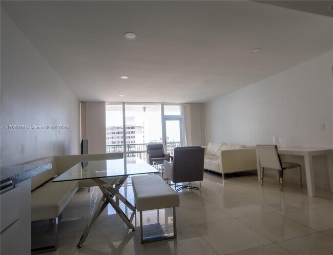 Building Photo - 1408 Brickell Bay Dr