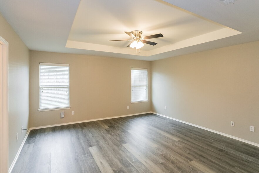 Building Photo - 516 Silver Leaf Dr