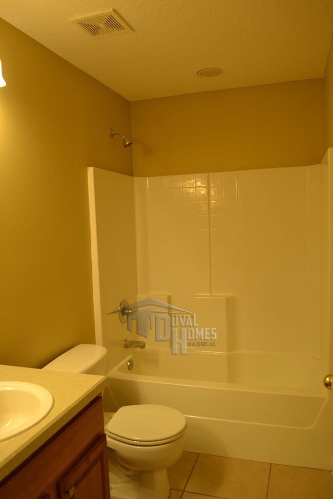 Building Photo - 212 W 38th St