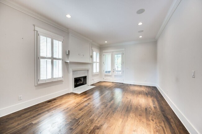 Building Photo - Stunning 4BE/3.5BA home in the heart of Green Hills!