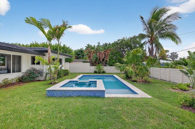 Building Photo - 1981 Coral Gardens Dr