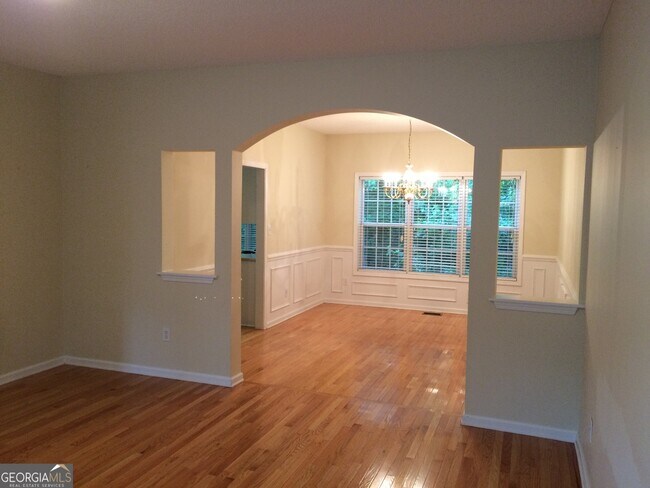 Building Photo - 135 Woodbriar