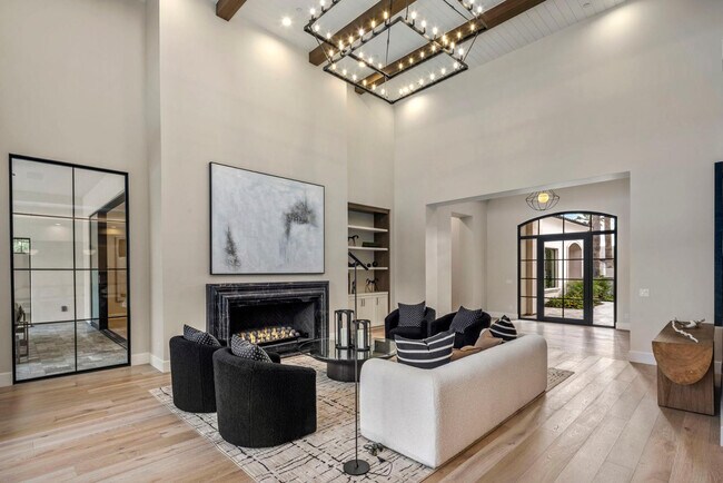 Building Photo - 6500 E Cactus Wren Rd