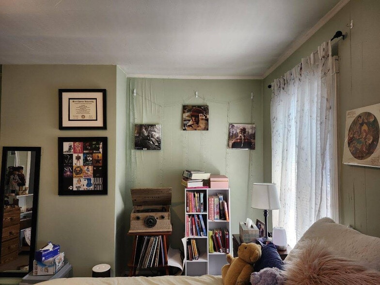 Building Photo - 116 N Church St