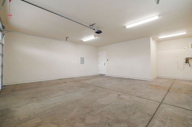 Building Photo - Charming 2-Bedroom, 2-Bath Home with Garage and Office/Den in Paradise, CA!