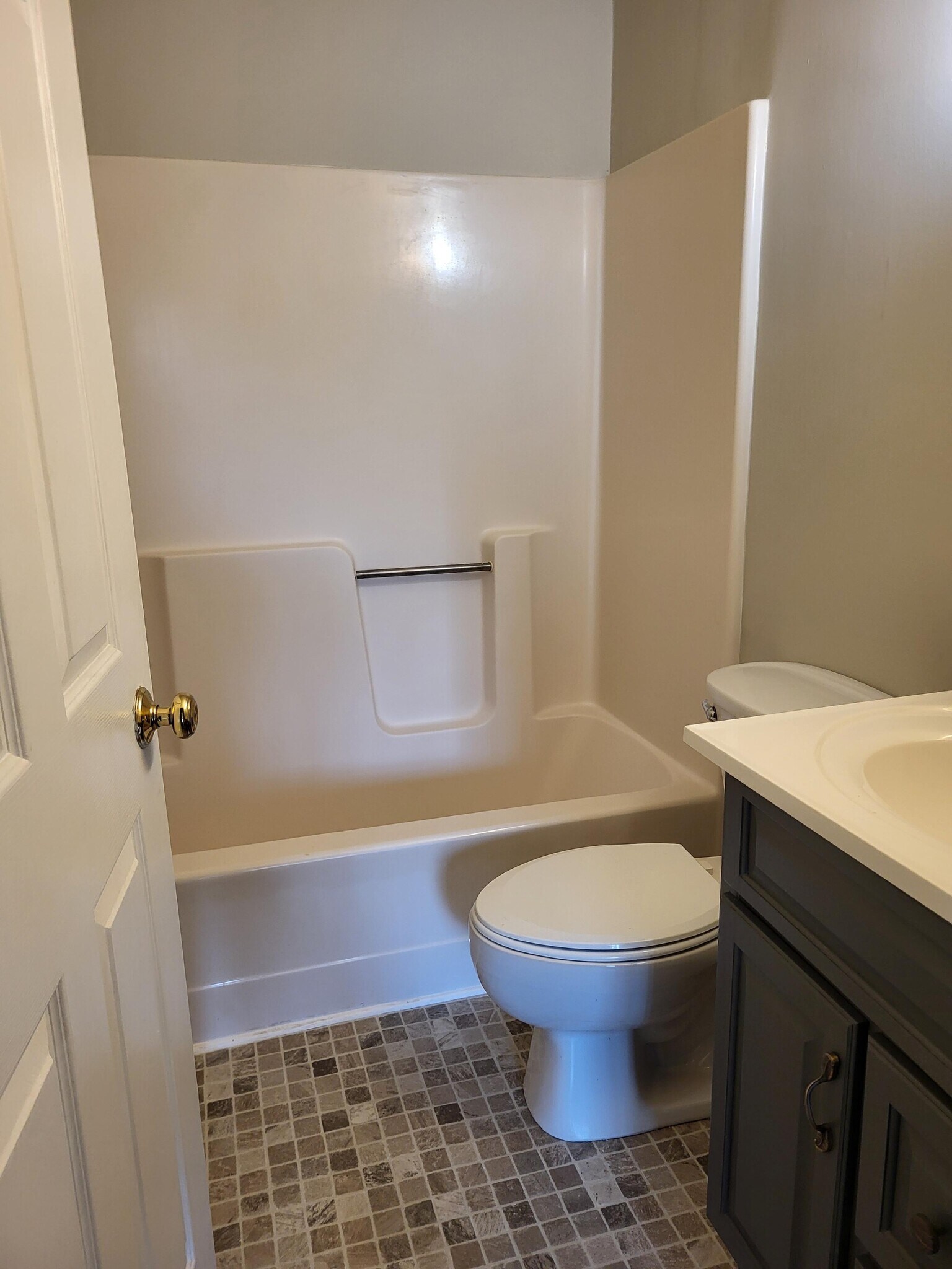 hall bath - 5336 Charles Ave