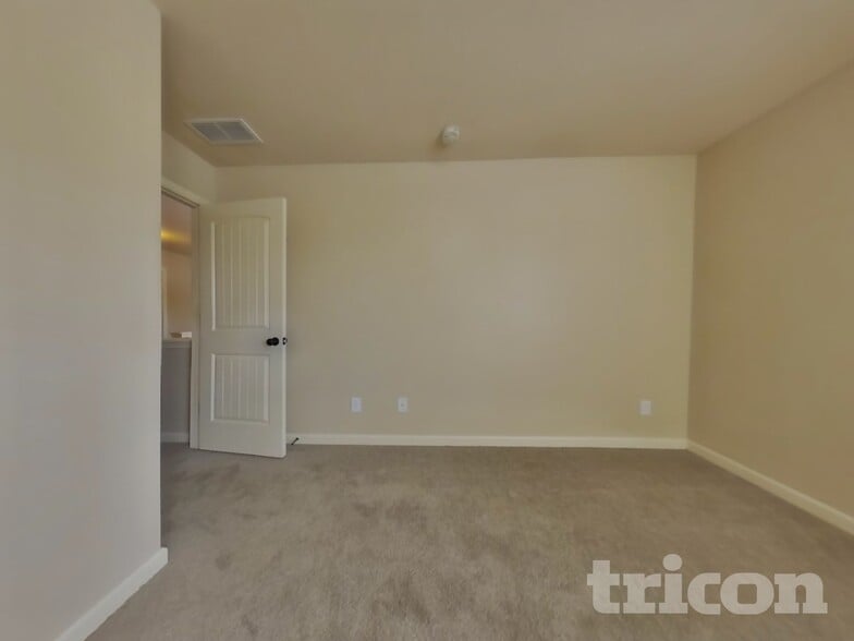 Building Photo - 266 Creek View Ln