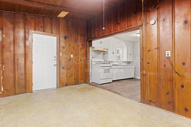 Building Photo - 802 W Navasota St