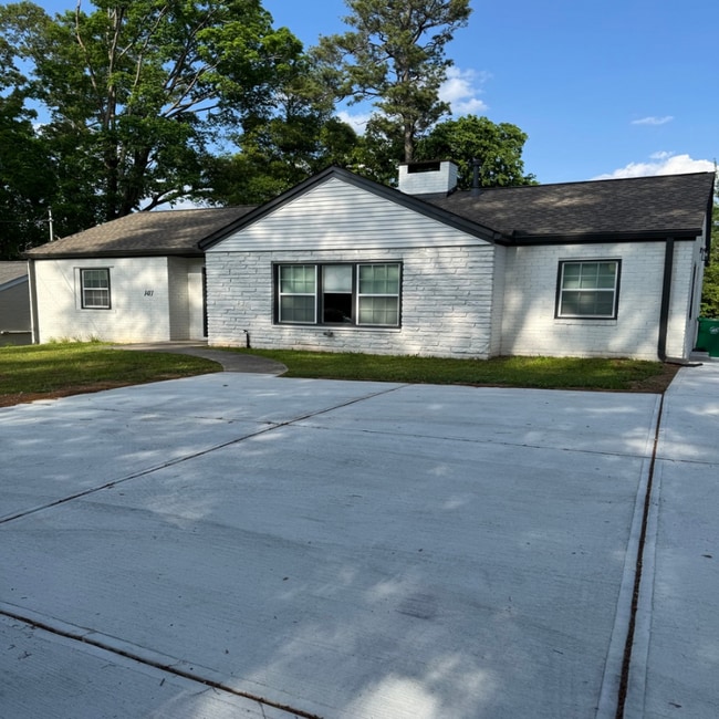 Building Photo - 1411 Clairmont Rd