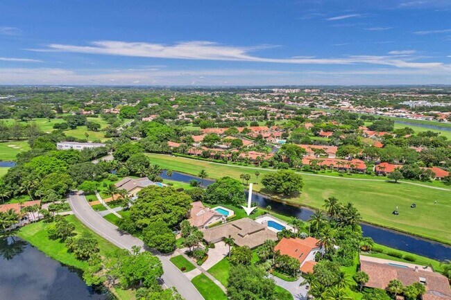 Building Photo - 2527 Lakes Dr