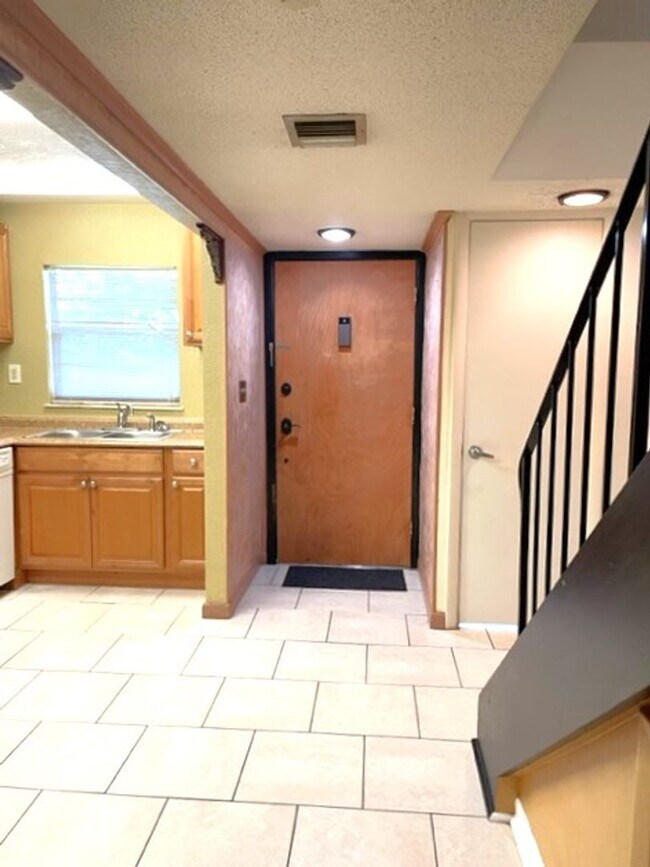 Building Photo - ROYAL OAK TOWNHOUSE