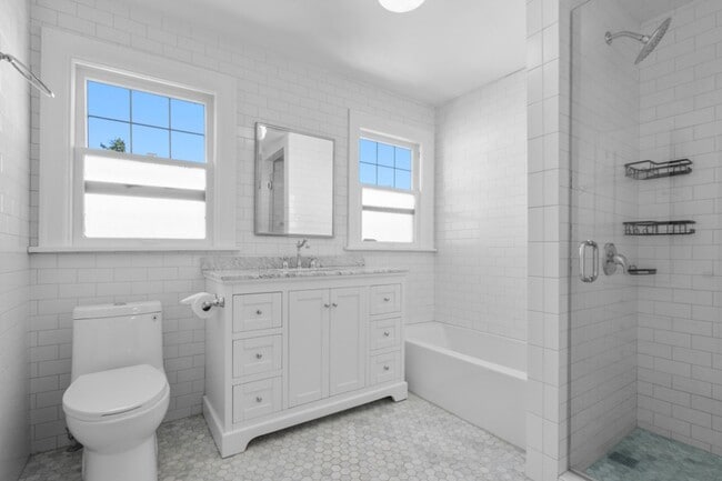 Building Photo - 4Bd/1.75Ba Seattle House