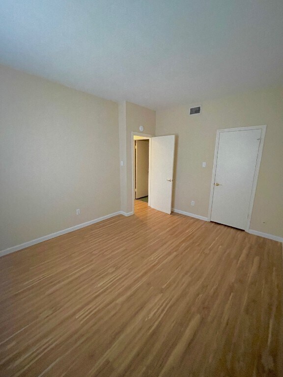 Building Photo - 4711 Spicewood Springs Rd