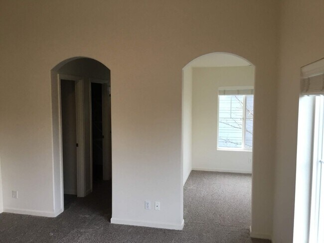 Building Photo - 3 Bedroom Home in Bethel-Danebo Area