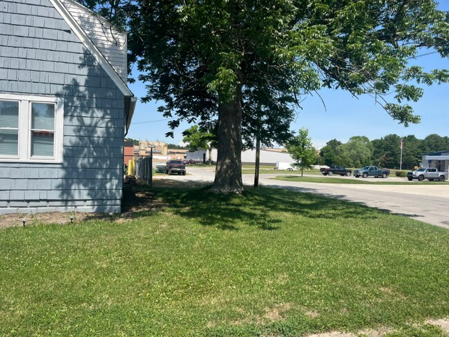 Building Photo - 207 New York St