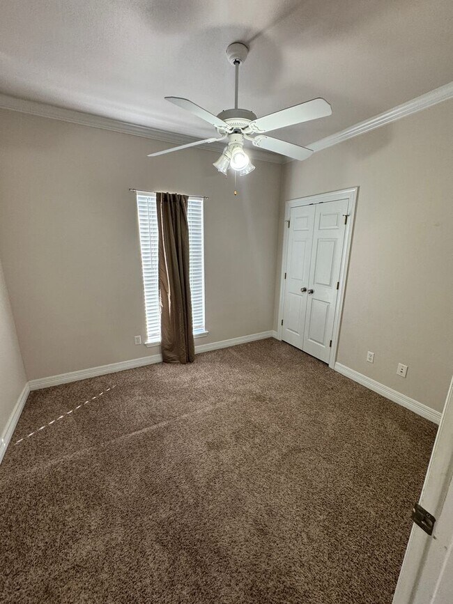 Building Photo - Community pool.. Close to Barksdale Air Fo...