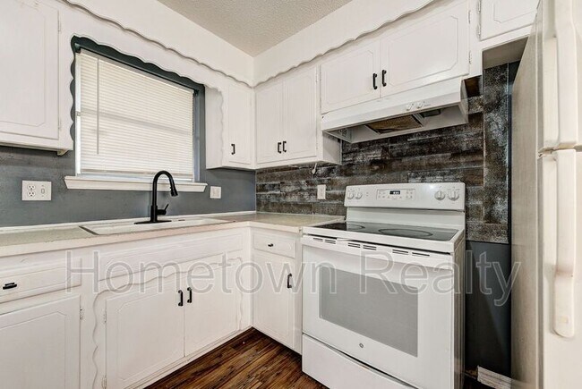 Building Photo - 8616 N Harvey Ave