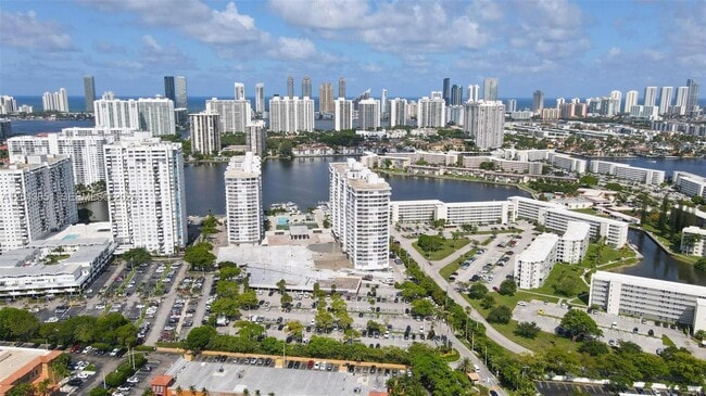 Building Photo - 18061 Biscayne Blvd