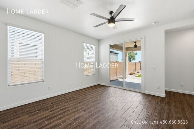 Building Photo - 2713 N Camden Dr