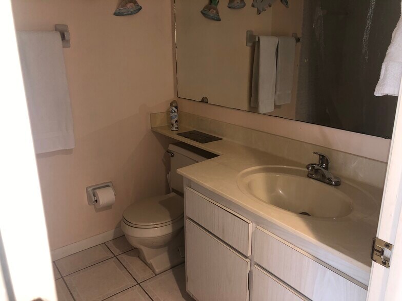 Building Photo - 15770 Windward Way Cir