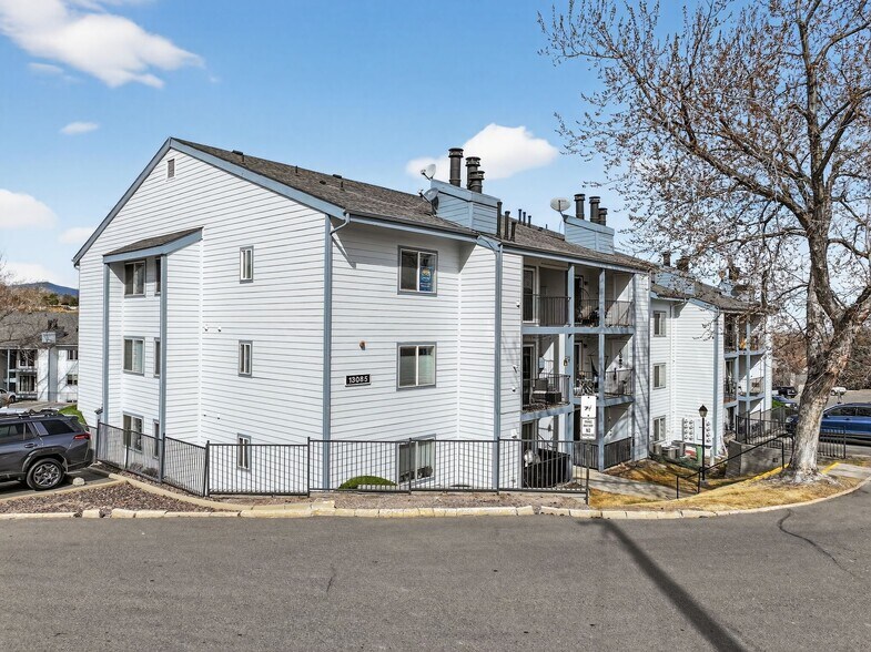 Building Photo - 13085 W Cedar Dr