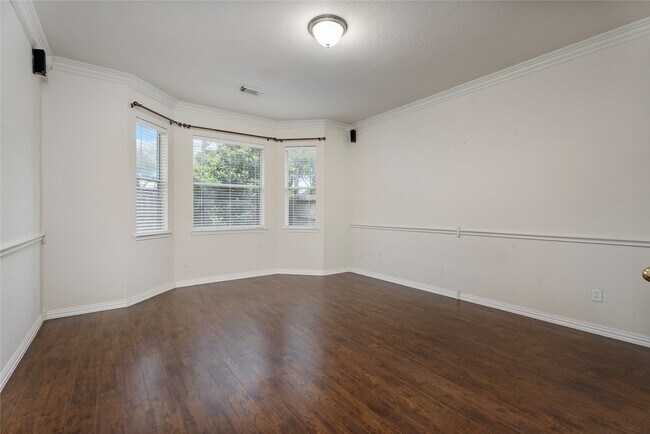 Building Photo - 407 Livingstone Ln