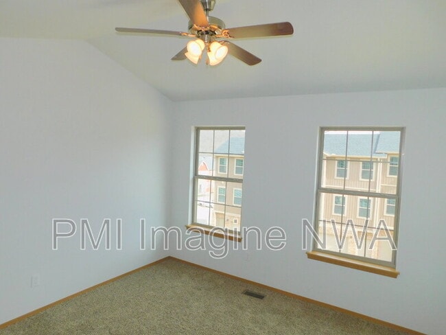 Building Photo - 265 S Rolling Woods Way