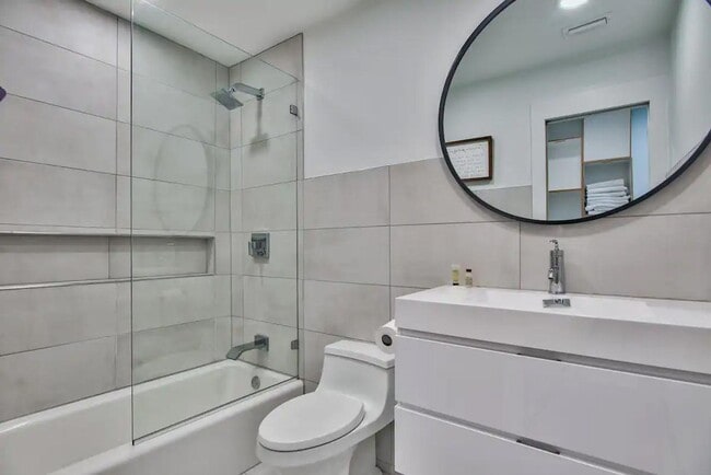 Building Photo - 50% off first months rent.  Gulf front community, Gulf views from balcony, community pool, walkin...