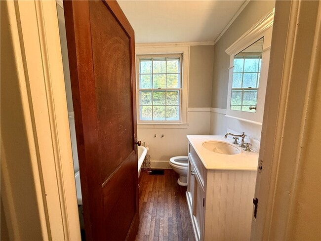 Building Photo - 221 Centennial Farm Ln