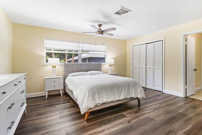 Building Photo - 123 NW 6th Ave