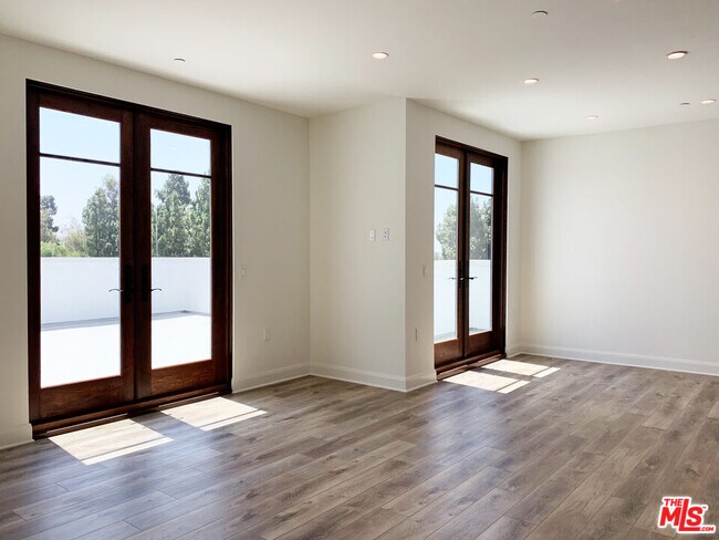 Building Photo - 859 S Lucerne Blvd