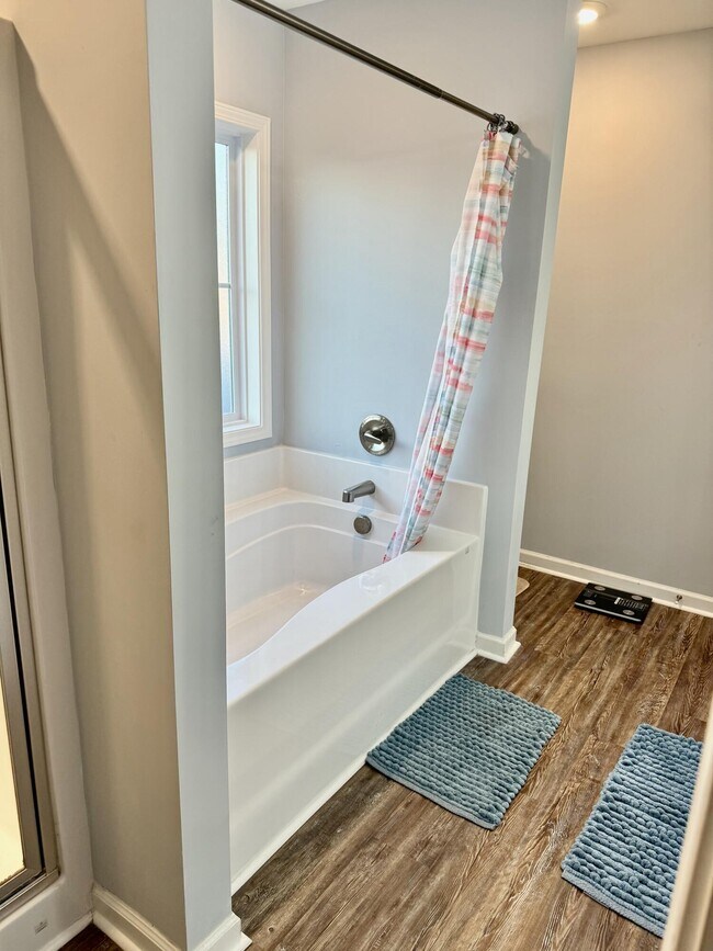 Building Photo - 1009 Providence Plantation Dr